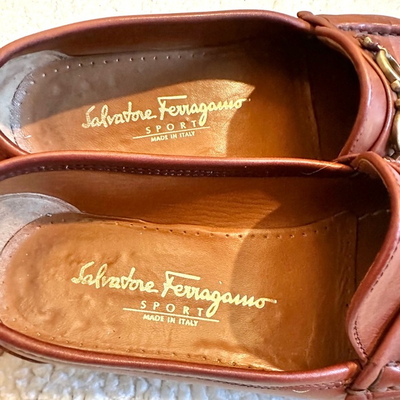 🛍️SOLD🛍️ Salvatore Ferragamo Gancini-Bit Leather Loafers - Ladies size 8.5 B - Picture 3 of 12